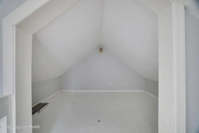 $1,800 | 122 Kocher Lane, Wind Gap, PA 18091