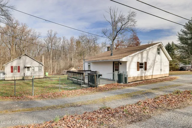 $1,800 | 122 Kocher Lane, Wind Gap, PA 18091