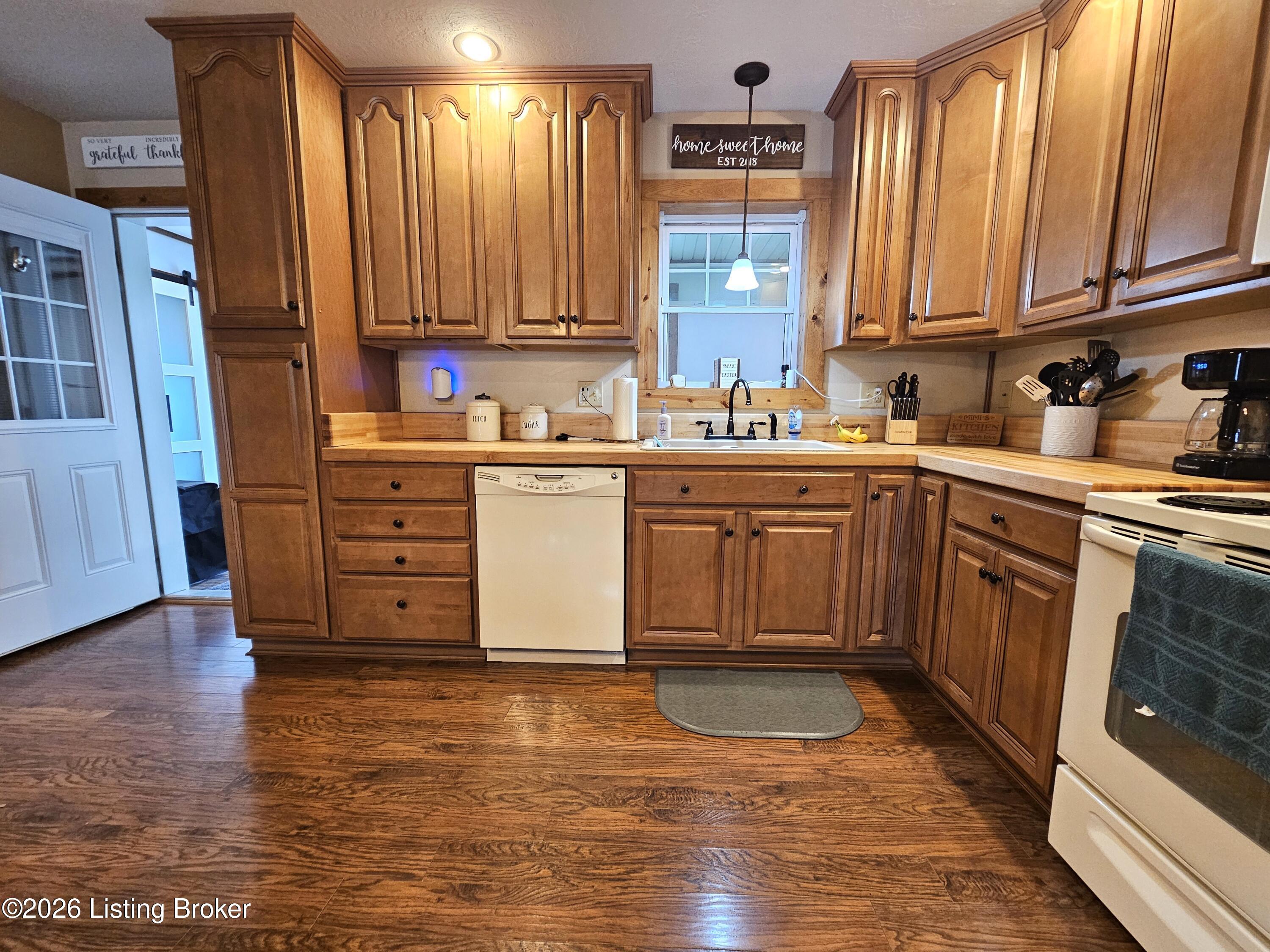 122 Apache Trace Falls Of Rough, KY 40119 - Photo 25 of 80 Kitchen