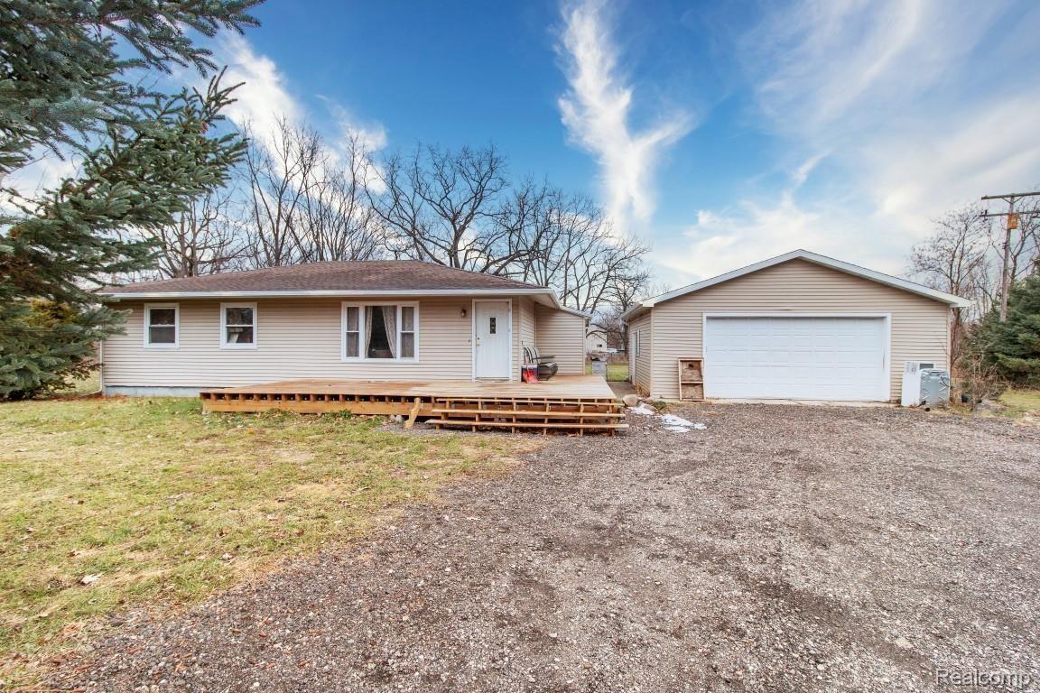 2890 Fleming Road Howell, MI 48855 - Photo 2 of 25 2 car garage