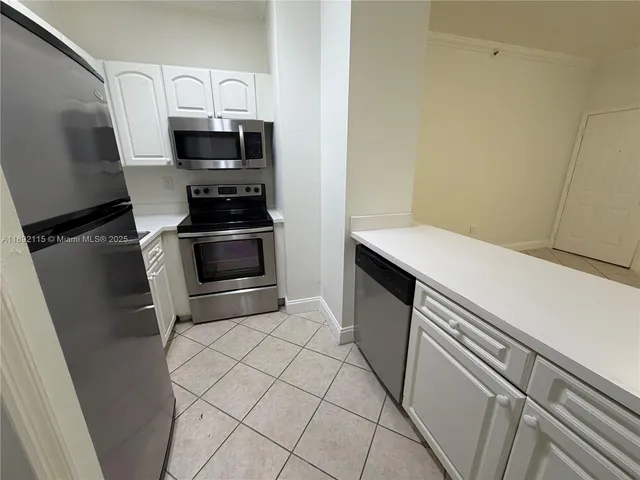 $1,990 | 2734 Bird Avenue, Unit 212, Miami, FL 33133