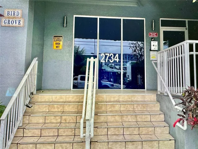 $1,990 | 2734 Bird Avenue, Unit 212, Miami, FL 33133