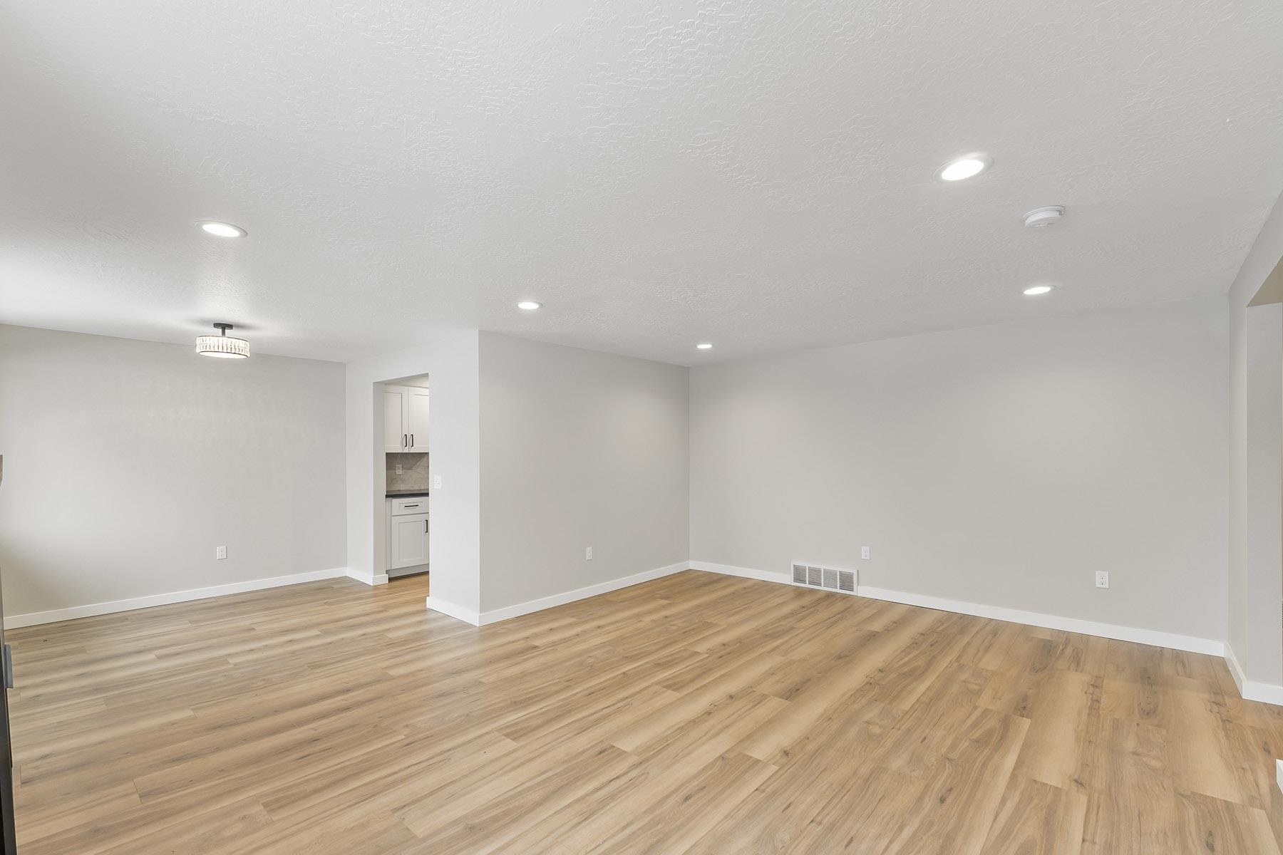 705 North Felts Road Spokane Valley, WA 99206 - Photo 4 of 46