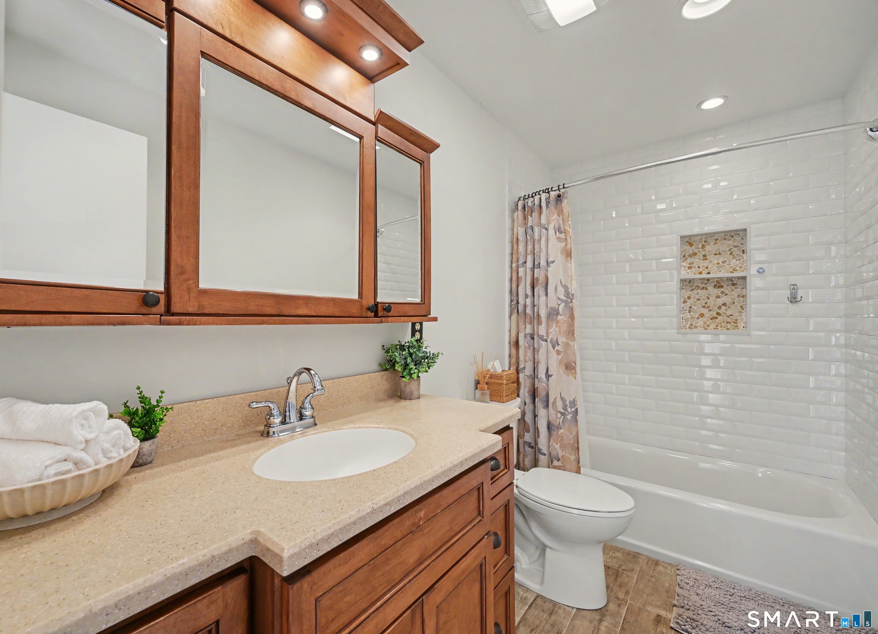 42 Powder Mill Road, Unit B Stratford, CT 06614 - Photo 22 of 40 Bedroom Level Full Bath