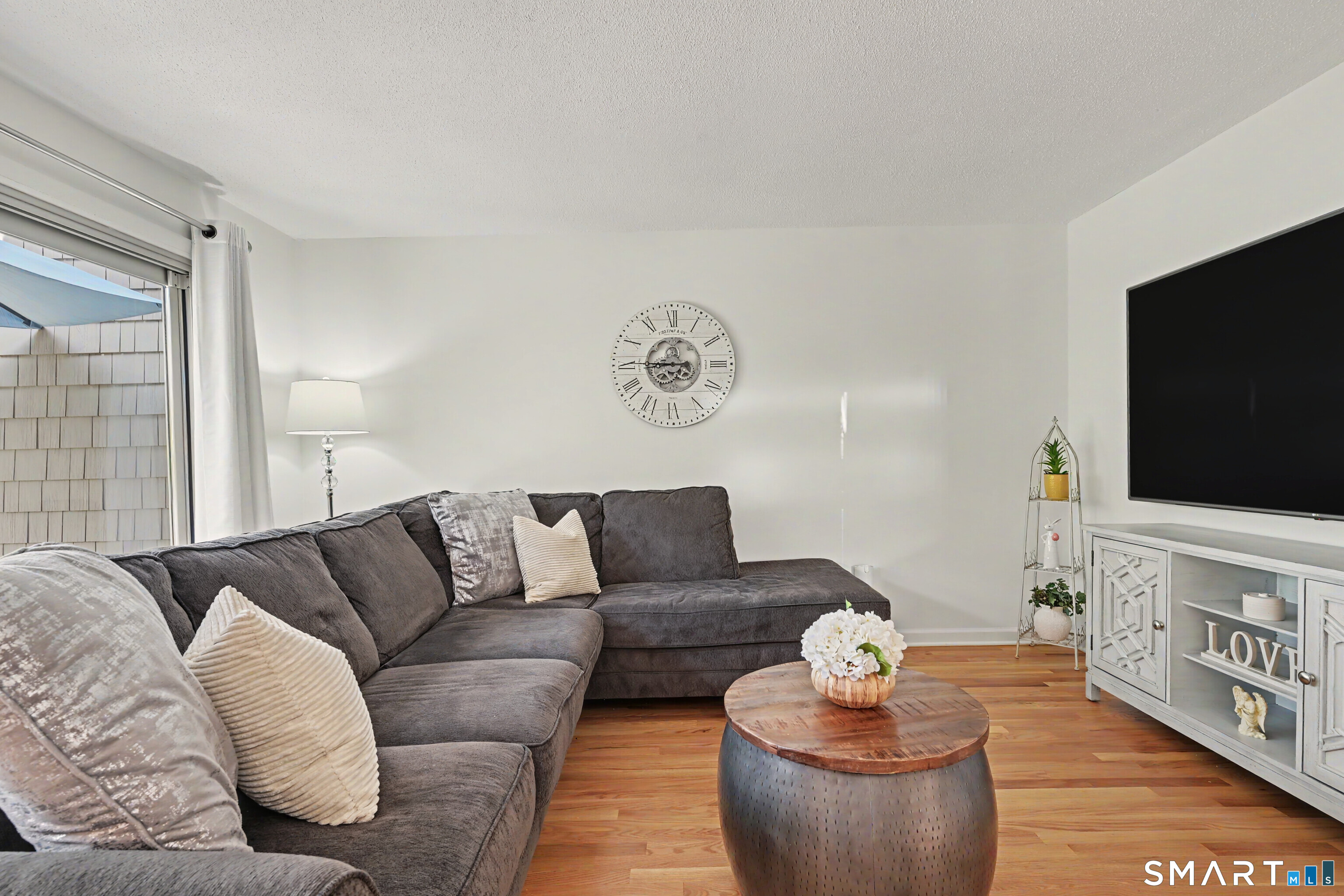 42 Powder Mill Road, Unit B Stratford, CT 06614 - Photo 7 of 40 Living Room