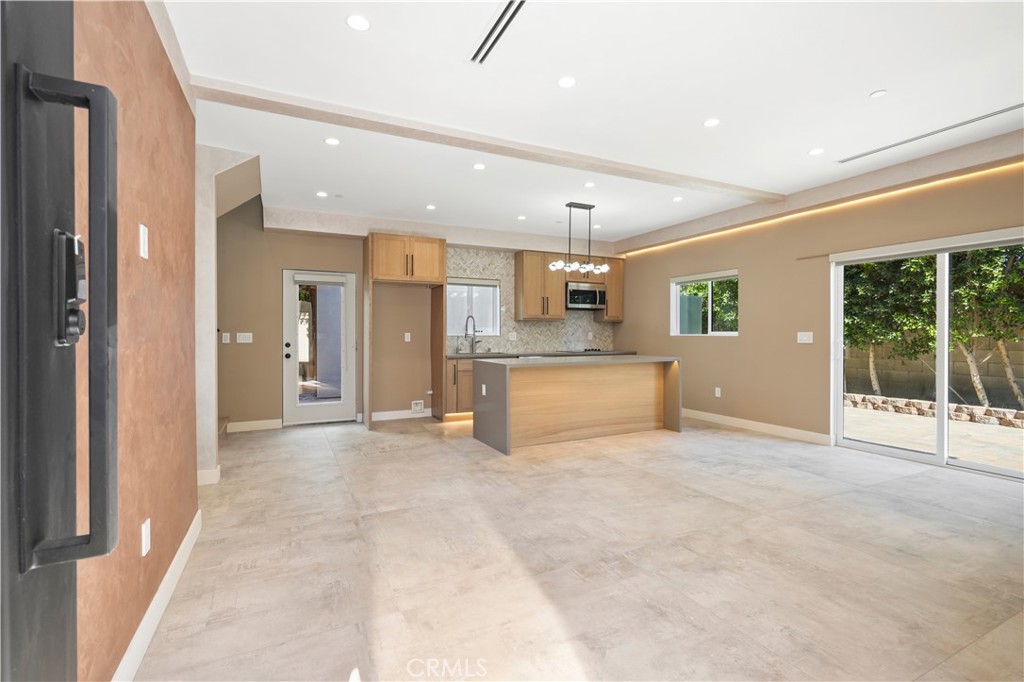 5428 Calhoun Avenue Sherman Oaks, CA 91401 - Photo 3 of 16