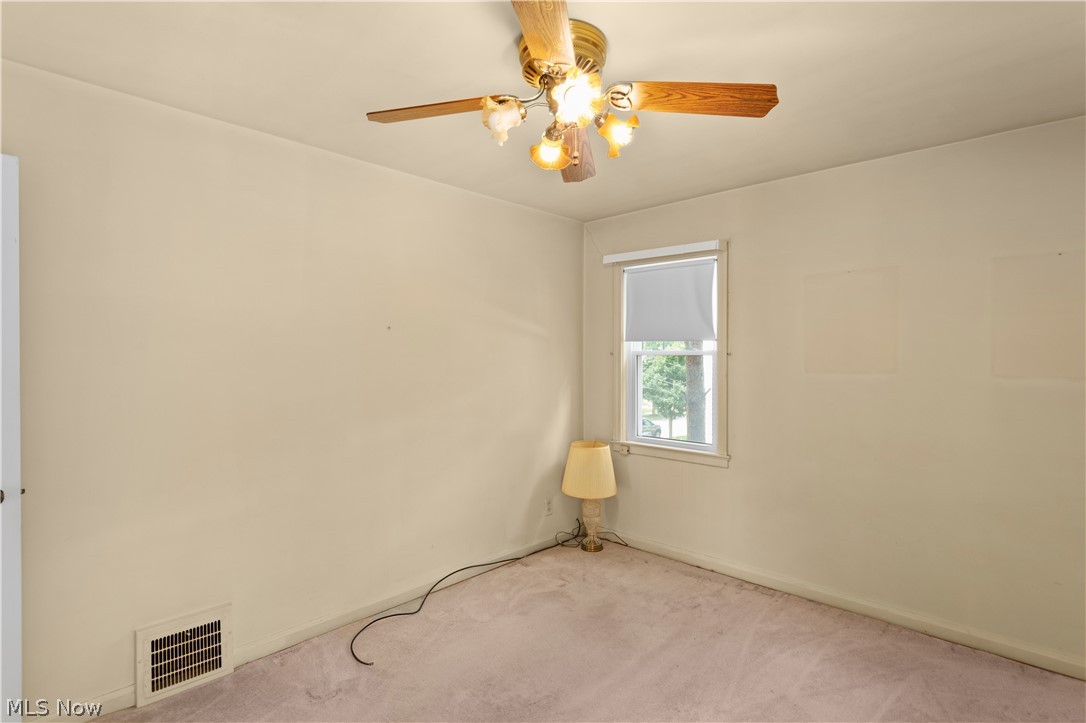 1371 Gordon Road Lyndhurst, OH 44124 - Photo 14 of 31