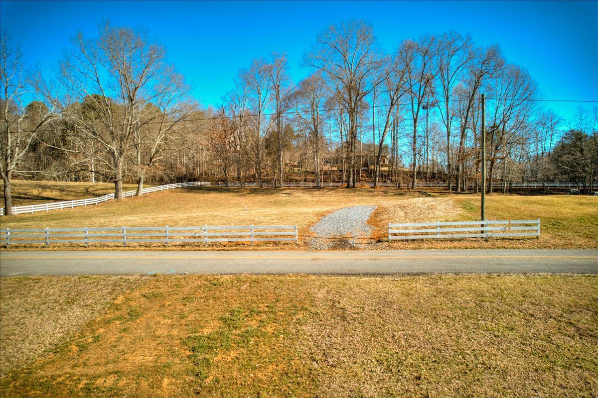 375 Sells Road, Unit 6 Bluff City, TN 37618 - Photo 4 of 14 SellsRd-24