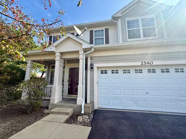 $2,400 | 2540 Hillsboro Boulevard, Aurora, IL 60503