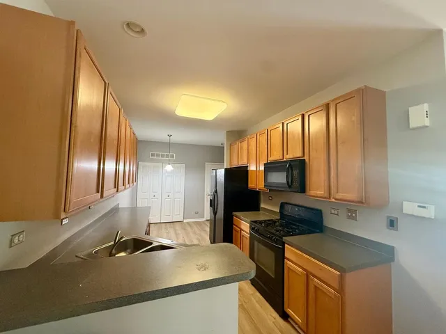 $2,400 | 2540 Hillsboro Boulevard, Aurora, IL 60503