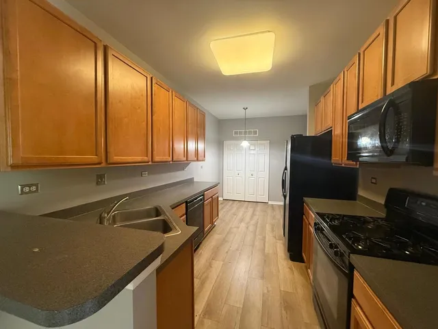 $2,400 | 2540 Hillsboro Boulevard, Aurora, IL 60503