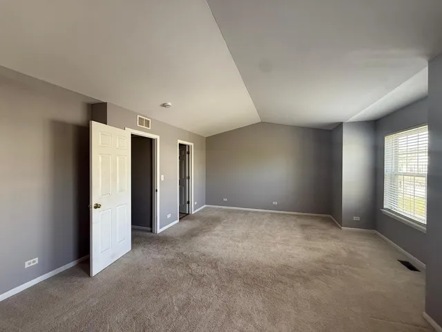 $2,400 | 2540 Hillsboro Boulevard, Aurora, IL 60503