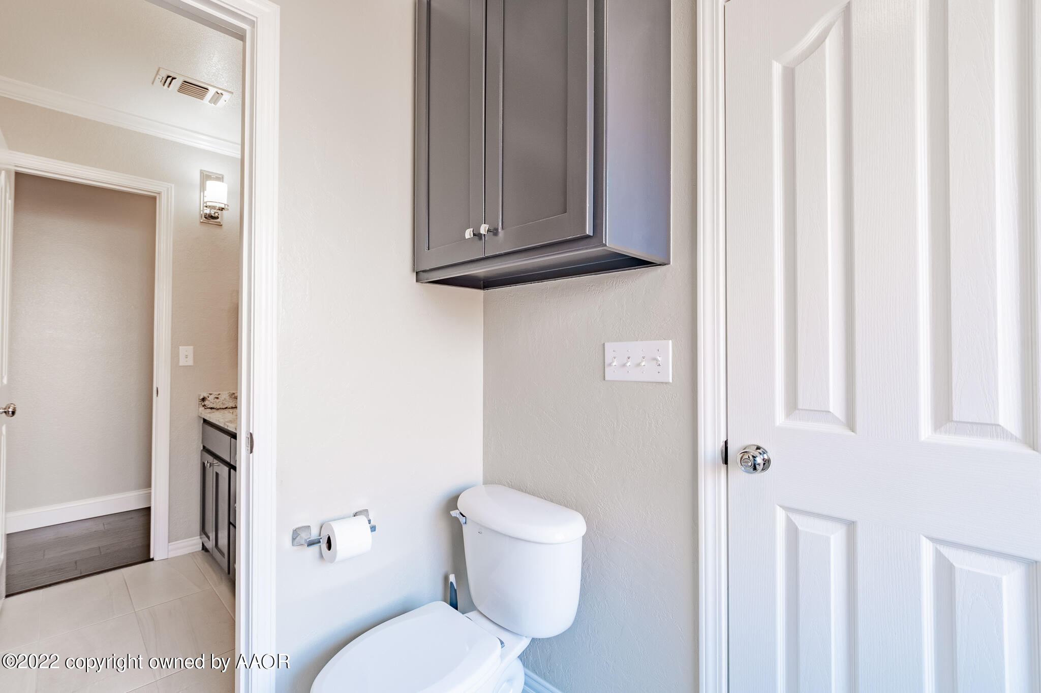 7004 Windridge Place Amarillo, TX 79109 - Photo 24 of 42 Hallway Bathroom
