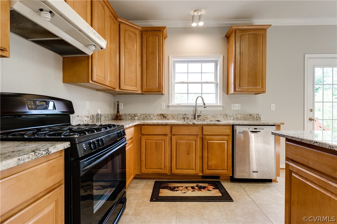 1418 Goswick Ridge Road Midlothian, VA 23114 - Photo 11 of 47 a kitchen with granite countertop a stove and a sink