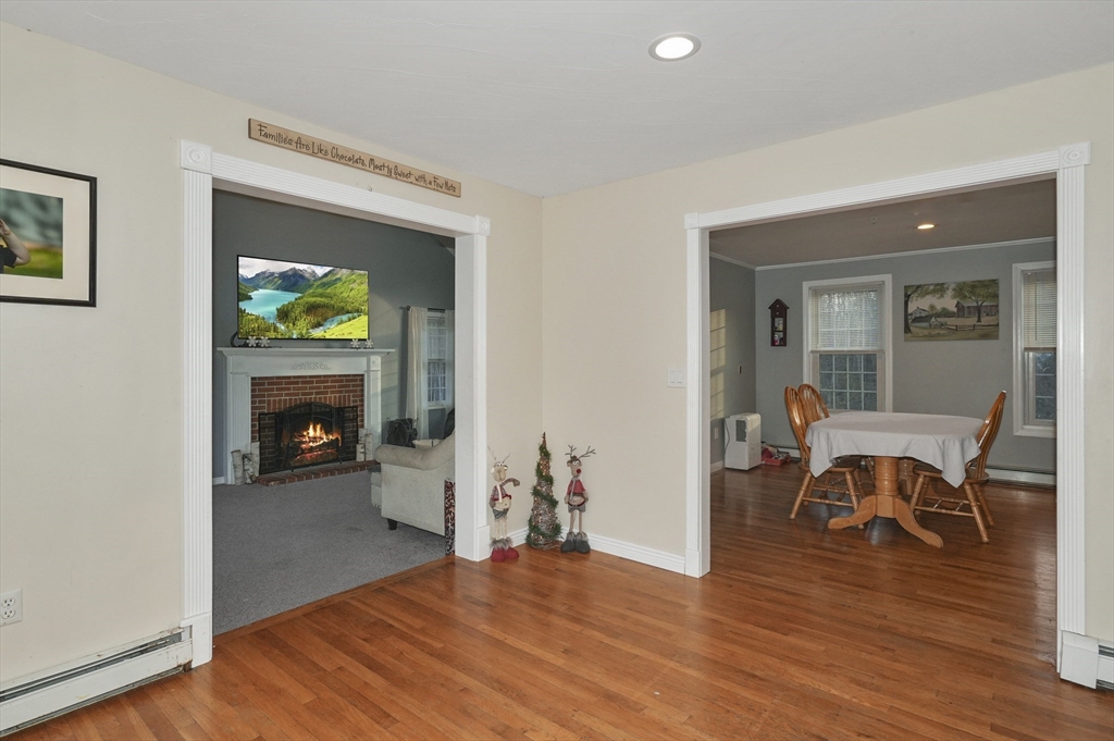 24 North End Road Townsend, MA 01469 - Photo 13 of 35 a view of a livingroom with furniture and a livingroom