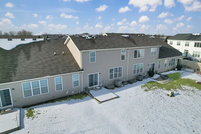 $329,900 | 204 Dorset Avenue, Oswego, IL 60543