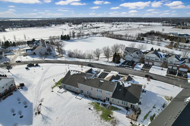 $329,900 | 204 Dorset Avenue, Oswego, IL 60543