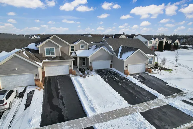 $329,900 | 204 Dorset Avenue, Oswego, IL 60543