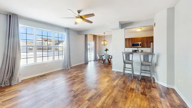 $329,900 | 204 Dorset Avenue, Oswego, IL 60543