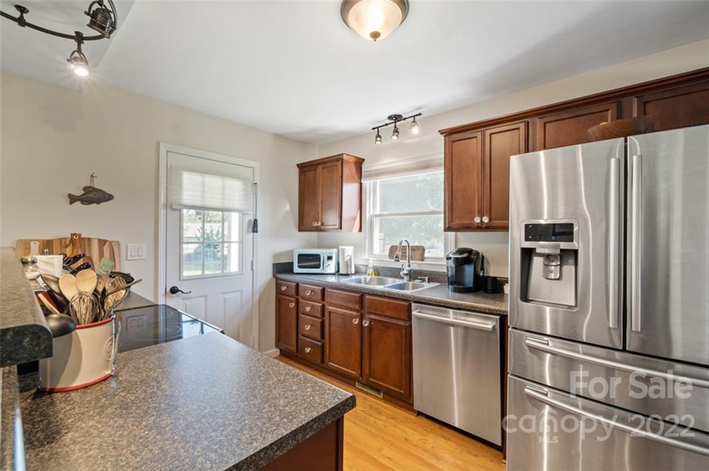 1415 Little Road Newton, NC 28658 - Photo 4 of 34 Gallery Image 4