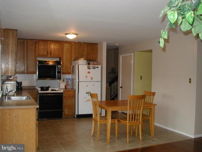 18916 Lindenhouse Road Gaithersburg, MD 20879 - Photo 11 of 13 Kitchen #2