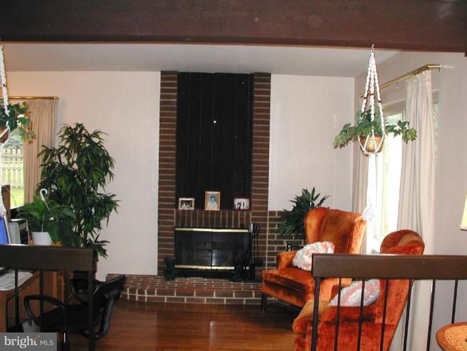 18916 Lindenhouse Road Gaithersburg, MD 20879 - Photo 7 of 13 Den
