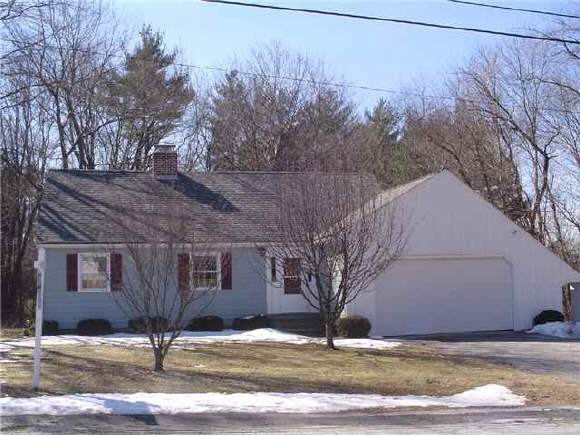 3 Merrimac Road Newton, NH 03858 - Photo 1 of 9