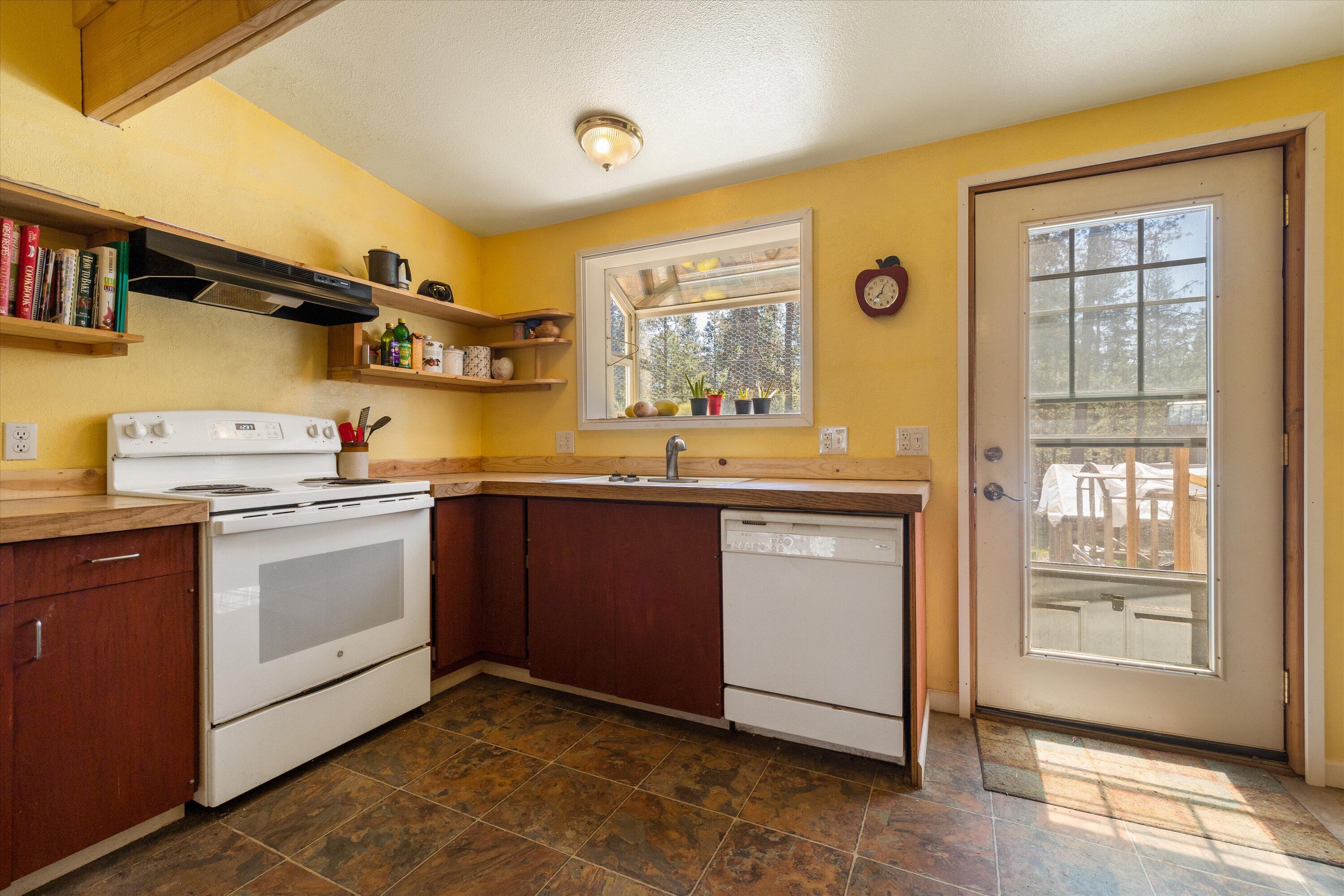 52794 Day Road La Pine, OR 97739 - Photo 8 of 23 06-5485_230602_JILLROSELL