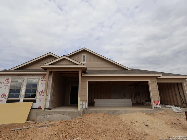 $434,990 | 109 Cheyenne Drive, Floresville, TX 78114