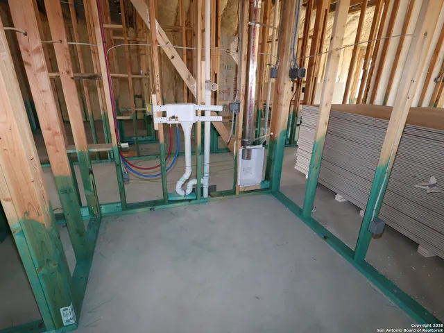 $434,990 | 109 Cheyenne Drive, Floresville, TX 78114