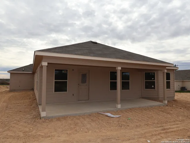 $434,990 | 109 Cheyenne Drive, Floresville, TX 78114