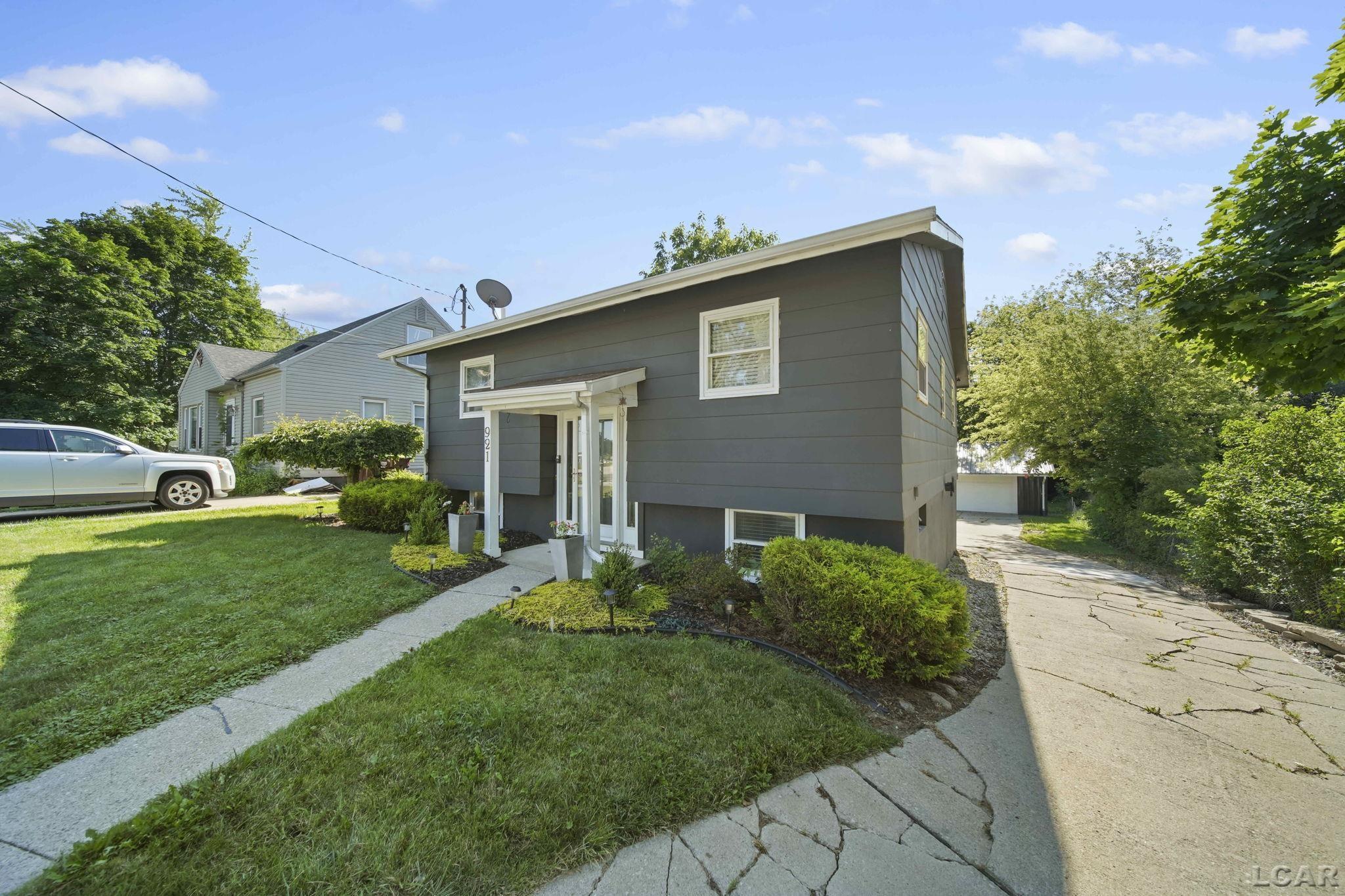 921 Addison Street Adrian, MI 49221 - Photo 3 of 37 50148876-fdc9aa3b-8c67-459b-af83-763f7f137960.JPG