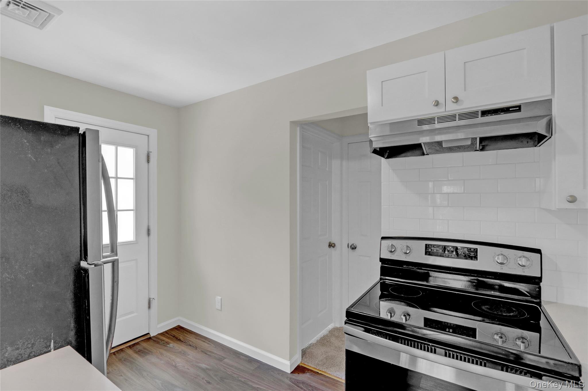 299 South River Road Calverton, NY 11933 - Photo 6 of 18