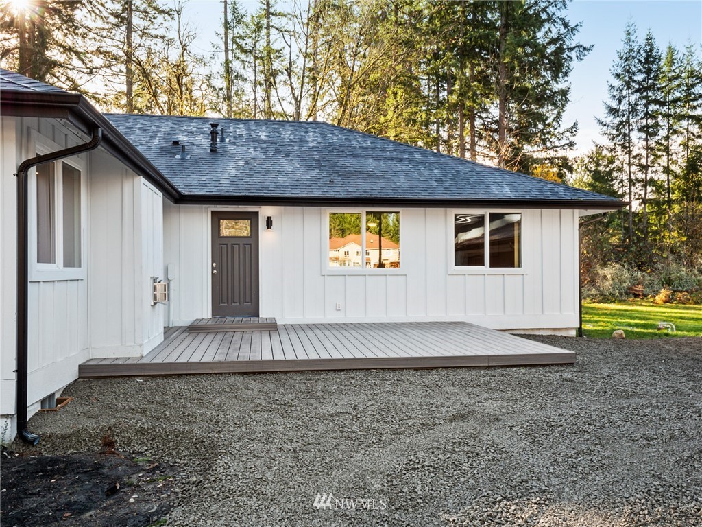 6247 Johnson Point Road Northeast Olympia, WA 98516 - Photo 4 of 35 Gallery Image 4