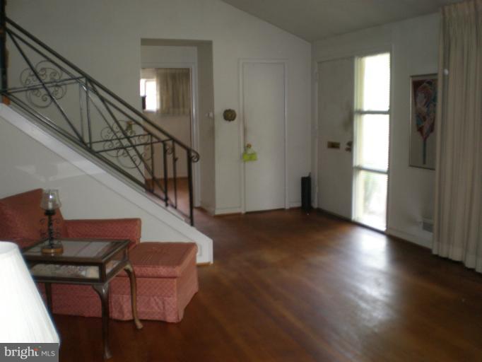 12909 Dean Road Silver Spring, MD 20906 - Photo 5 of 14 Living Room
