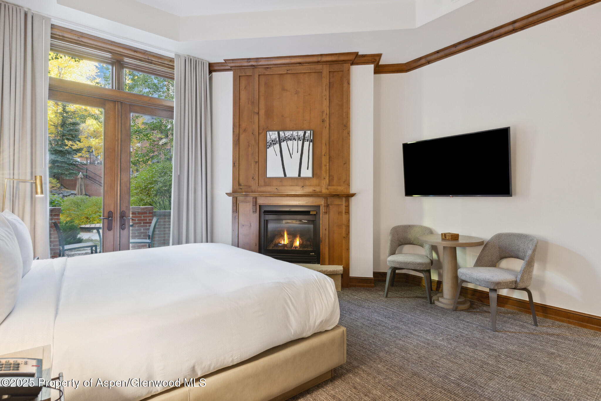 415 East Dean St Unit 4 Week 29 Aspen, CO 81611 - Photo 15 of 30 4ABedroomFireplace