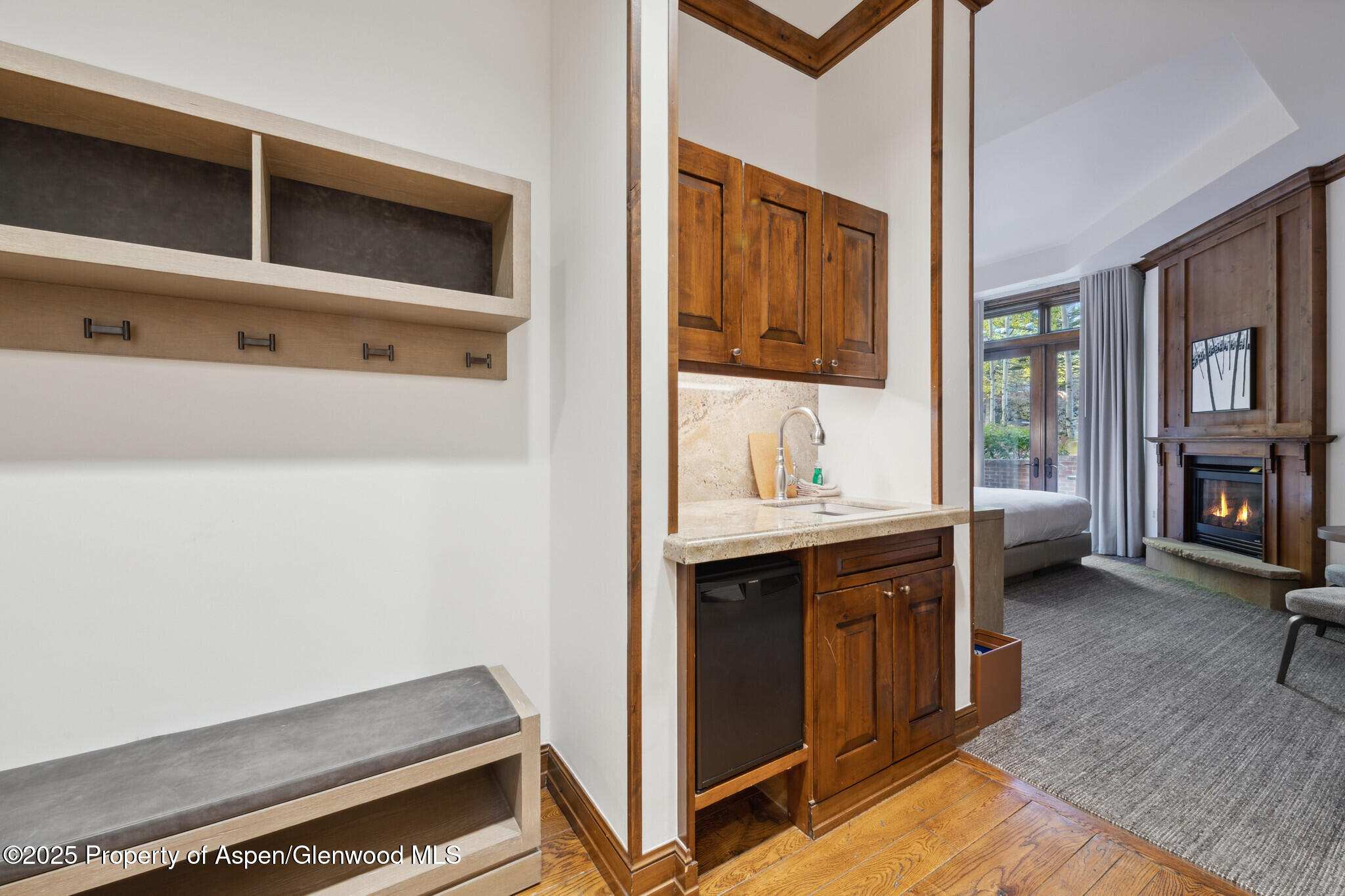 415 East Dean St Unit 4 Week 29 Aspen, CO 81611 - Photo 17 of 30 4ABedroomKitchenette