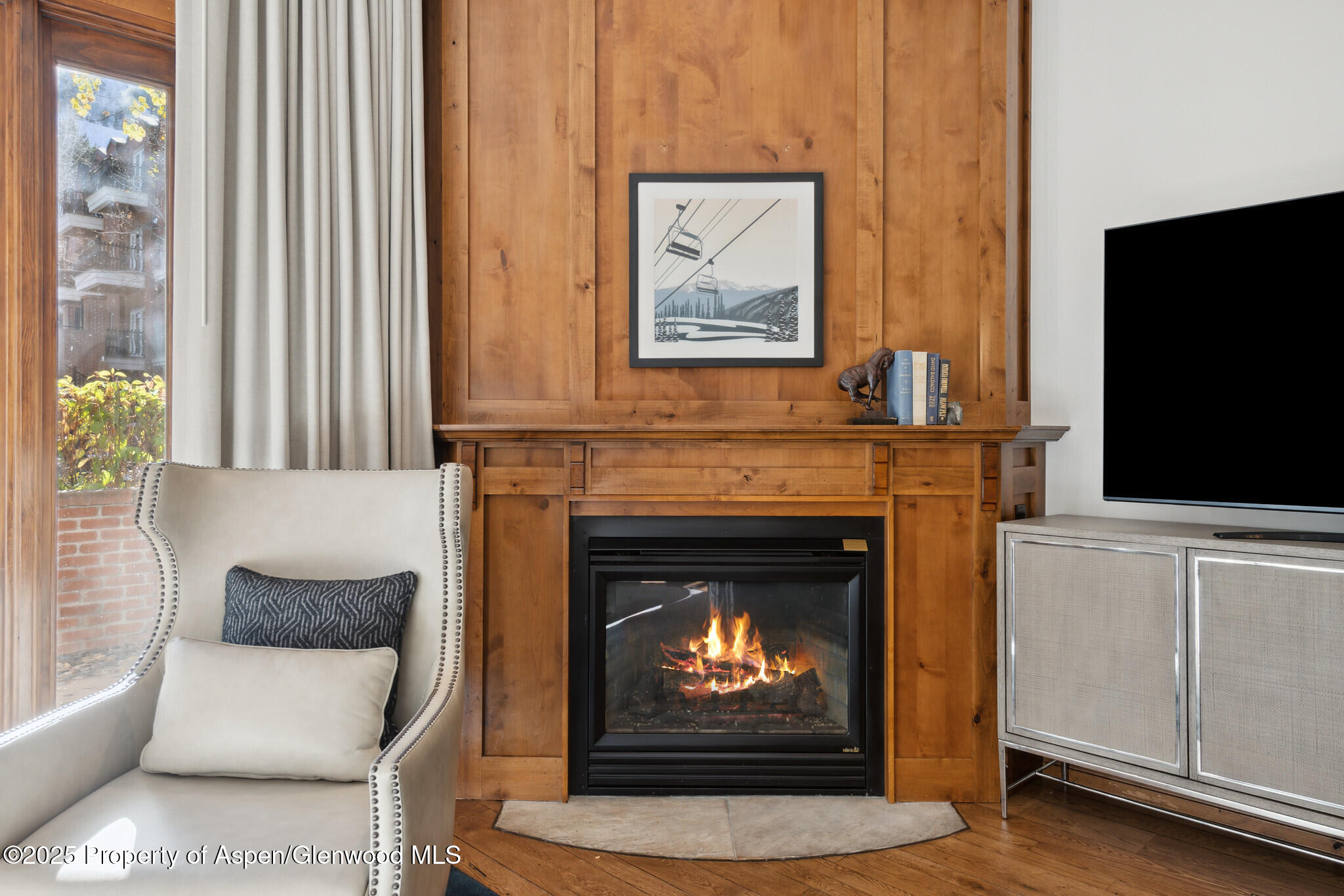 415 East Dean St Unit 4 Week 29 Aspen, CO 81611 - Photo 6 of 30 4BFireplace