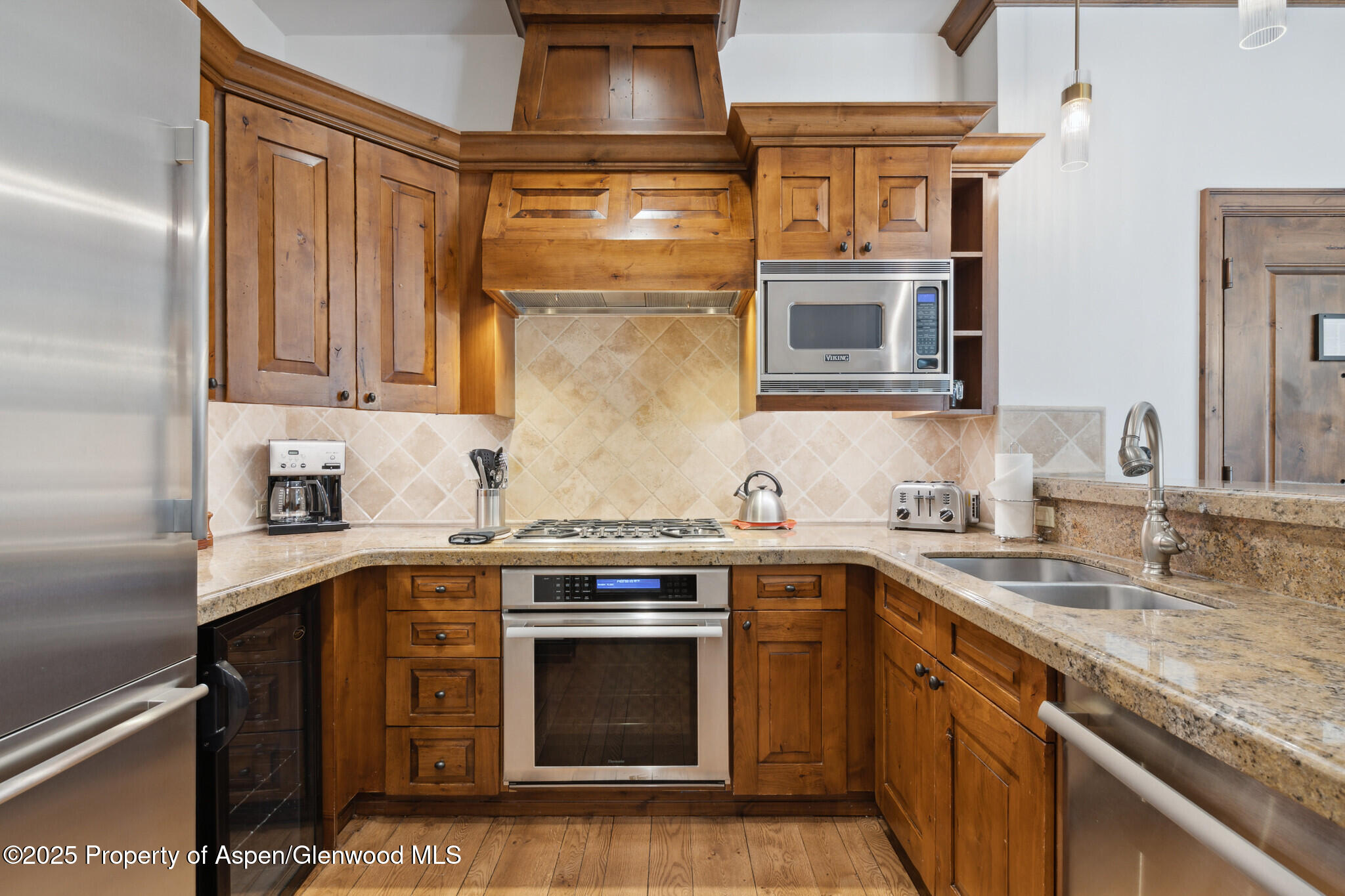 415 East Dean St Unit 4 Week 29 Aspen, CO 81611 - Photo 7 of 30 4BKitchen