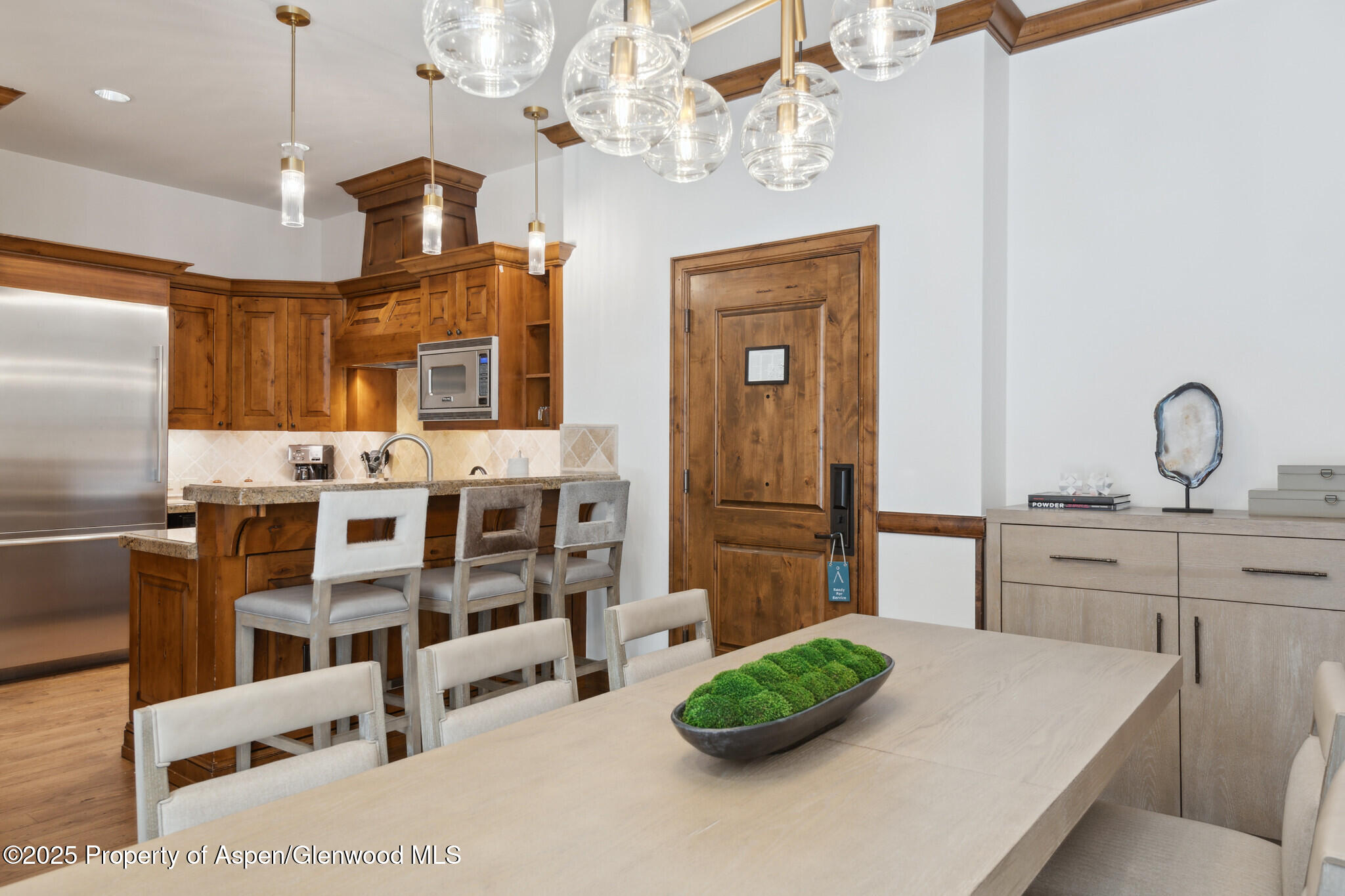 415 East Dean St Unit 4 Week 29 Aspen, CO 81611 - Photo 8 of 30 4BDining