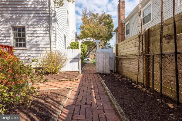 $899,900 | 7806 Worthing Court, Alexandria, VA 22315