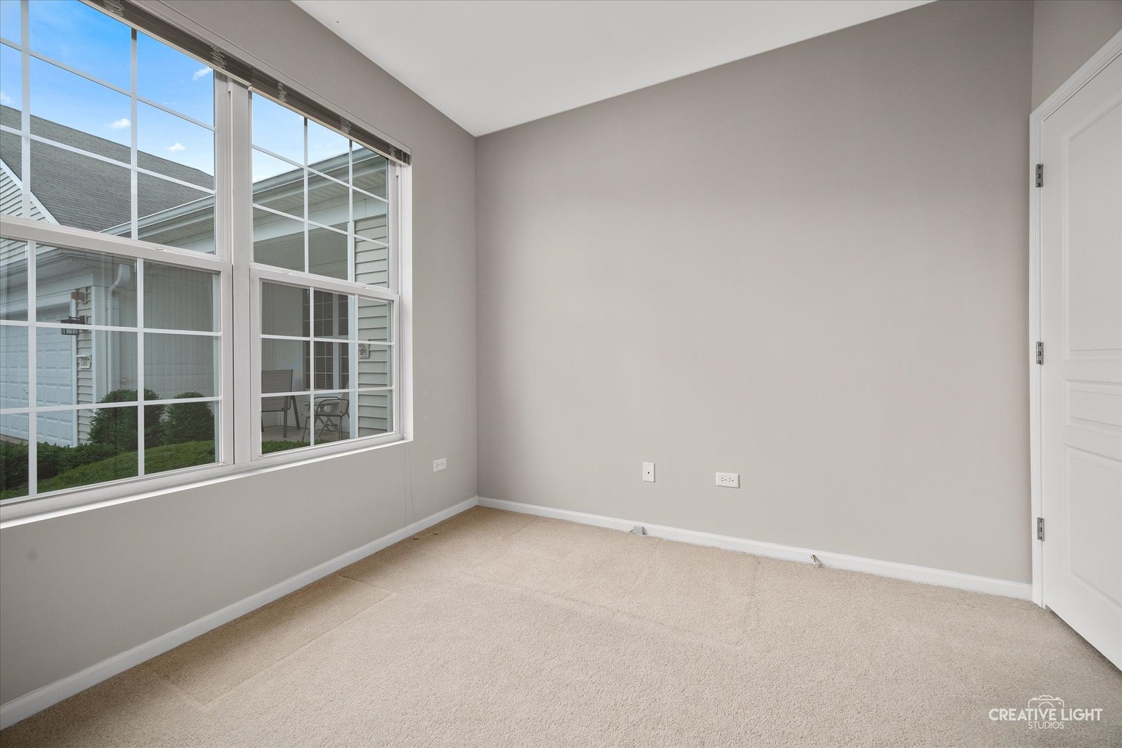 13611 Hemlock Road Huntley, IL 60142 - Photo 4 of 16 an empty room with a window