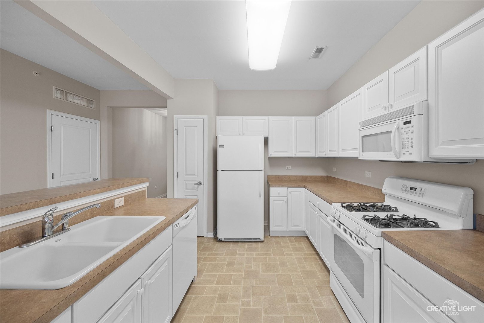 13611 Hemlock Road Huntley, IL 60142 - Photo 6 of 16 a kitchen with a sink stove and refrigerator