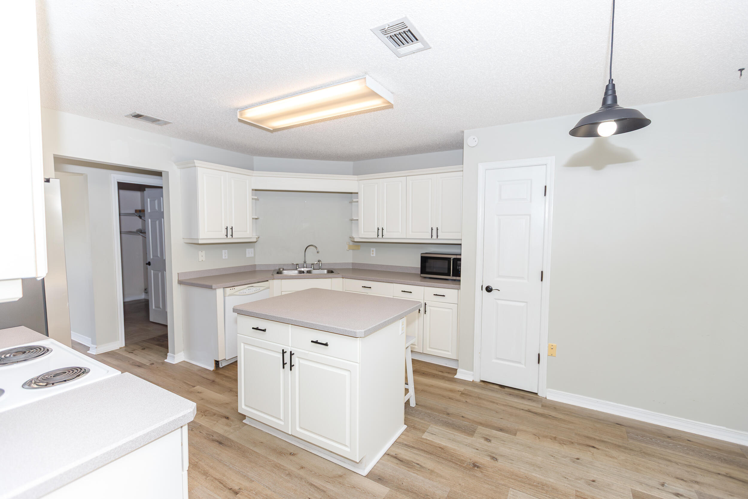 1305 Jefferyscot Court Crestview, FL 32536 - Photo 7 of 20 a kitchen with a stove a sink and a refrigerator