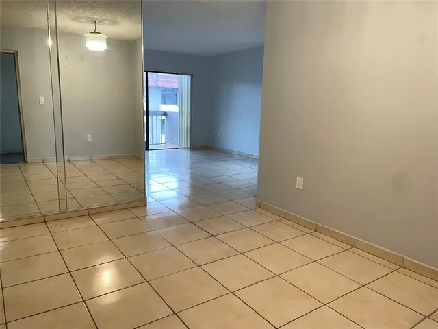 $2,000 | 1101 Southwest 122nd Avenue, Unit 415, Miami, FL 33184