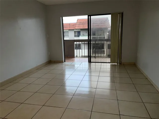 $2,000 | 1101 Southwest 122nd Avenue, Unit 415, Miami, FL 33184