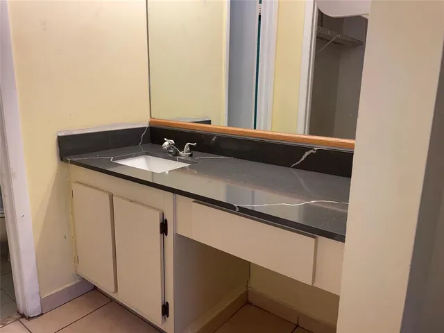 $2,000 | 1101 Southwest 122nd Avenue, Unit 415, Miami, FL 33184