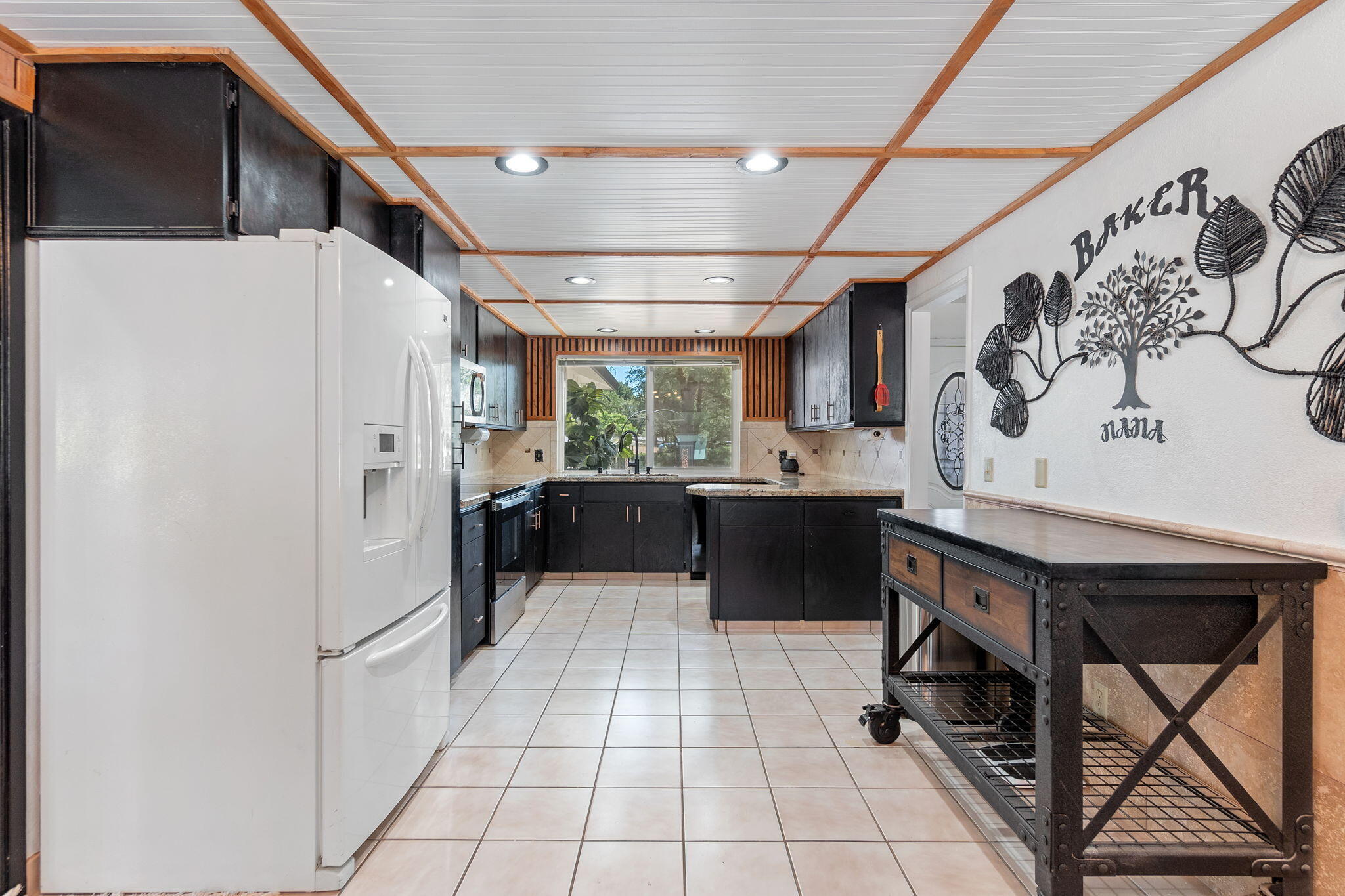10390 October Lane Redding, CA 96003 - Photo 14 of 94 Kitchen