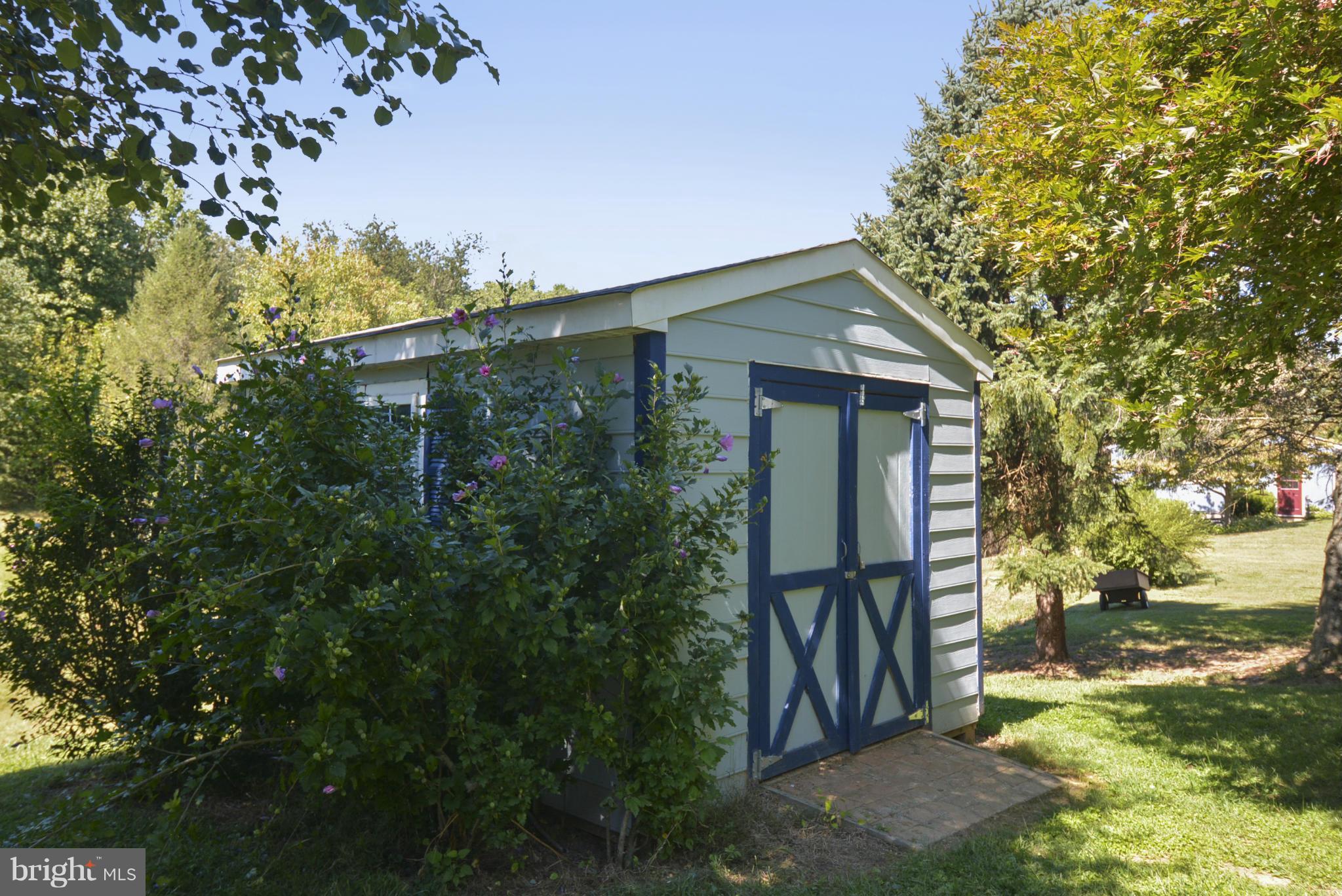 4150 Louisville Road Finksburg, MD 21048 - Photo 23 of 30 Backyard shed