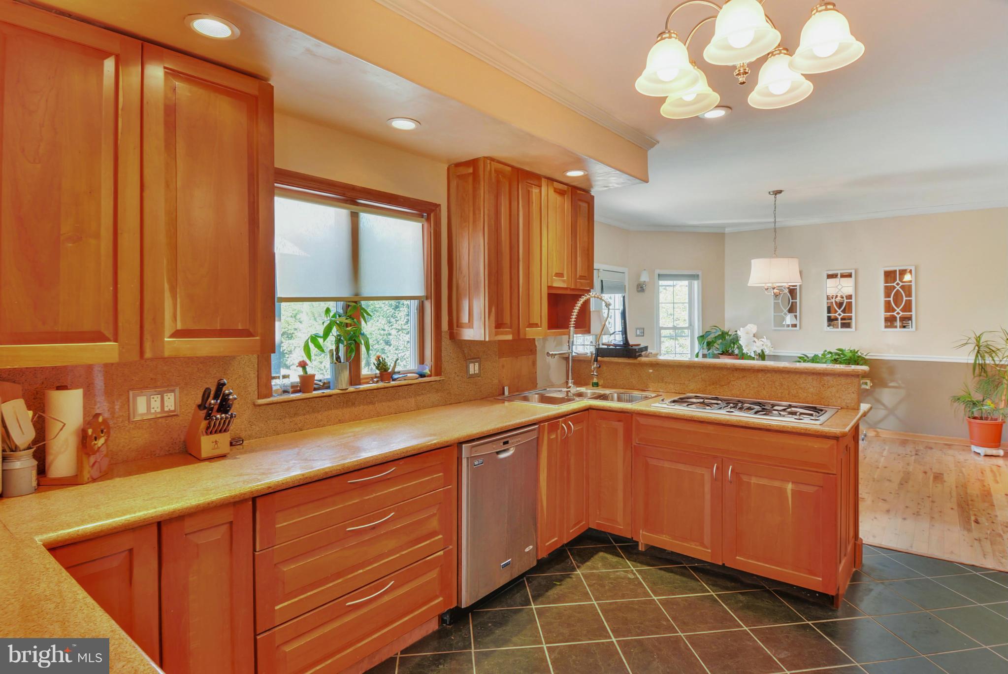 4150 Louisville Road Finksburg, MD 21048 - Photo 7 of 30 Kitchen, vented 5 burner cooktop, cherry cabinets